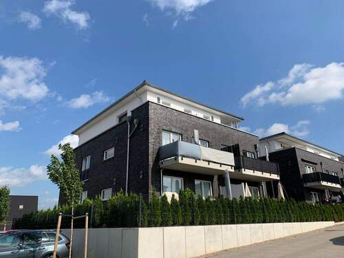 Blick auf das Haus - Etagenwohnung mit 70,20 m&sup2; in Stelle zur Miete