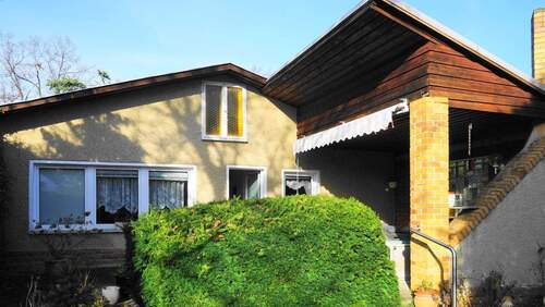 Gartenansicht - Gemütlicher Bungalow mit großem Grundstück und Gartenidylle