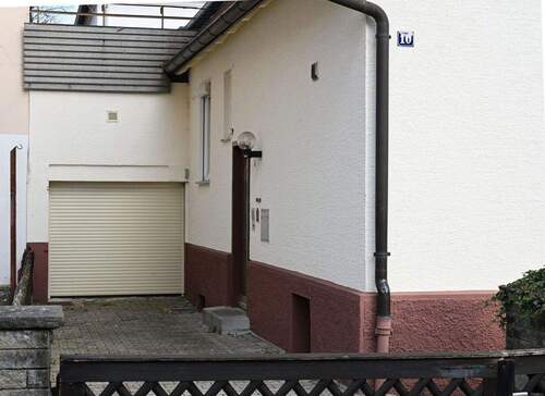 Garage/Hauseingang - 5 Zimmer Einfamilienhaus zum Kaufen in Bad Urach