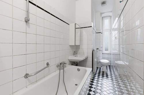 Badezimmer - 2 Zimmer Etagenwohnung zum Kaufen in Berlin