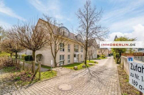 3 - 2 Zimmer Etagenwohnung in Berlin