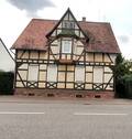 Frontansicht - Büdingen-Büches: Großes Fachwerkhaus mit Garten und Nebengebäude!