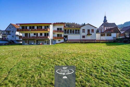 Ensembleansicht von Westen - Gebäudeensemble aus Altbauten und einem voll vermieteten Fünf-Parteienhaus!