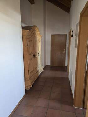 großer Flurbereich mit großem Garderobenschrank - 2 Zimmer Etagenwohnung zur Miete in Penzberg