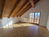 geräumiges Schlafzimmer mit Balkon - Etagenwohnung mit 61,00 m&sup2; in Penzberg zur Miete