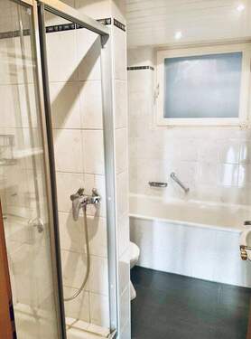 Badezimmer mit Dusche - 