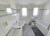 DG Tageslichtbad mit Wanne, Fußbodenheizung (1)_#120441 - 