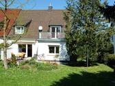 Liebevoll gestalterer und gepflegter Garten - Südansicht_#P1070118o - 4 Zimmer Doppelhaushälfte zum Kaufen in Würzburg