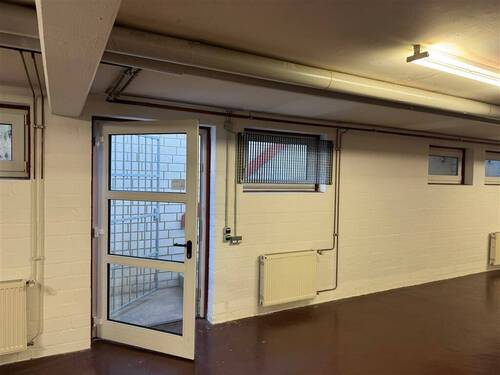 eigener Eingang mit Gitter - Halle in Brackel