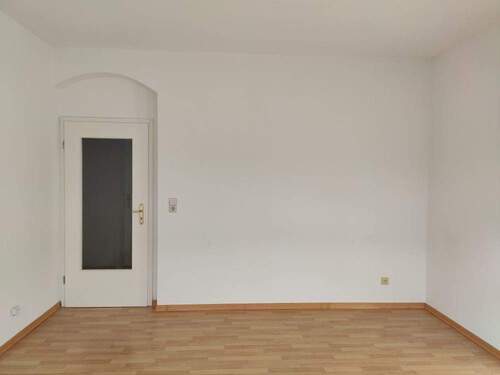 Wohnzimmer - 2 Zimmer Etagenwohnung zur Miete in Meißen
