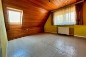 Zimmer im Dachgeschoss - 