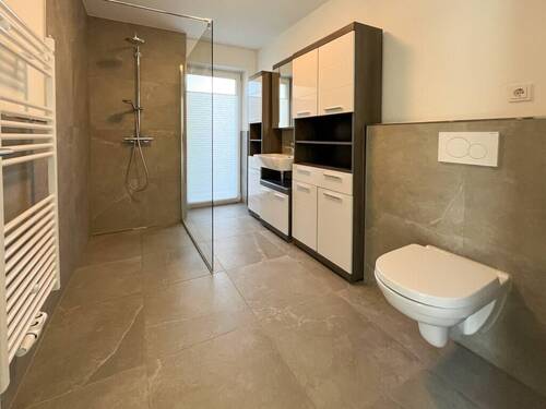 Duschbad 2 - Etagenwohnung mit 96,00 m&sup2; in Friedrichstadt zum Kaufen