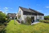 Gebäudeansicht - Sehr gepflegte Doppelhaushälfte mit Balkon, Terrasse und schönem Gartenbereich