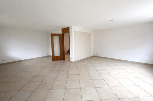 Wohn-Essbereich - 5 Zimmer Mehrfamilienhaus, Wohnhaus zum Kaufen in Wolfschlugen