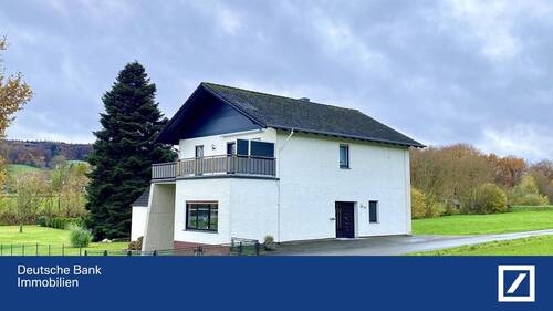 Hausansicht - Generationenwohnen mitten im Grünen!