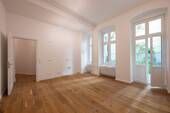 Offene Wohnküche - Großzügige Altbau 2-Zimmer Eigentumswohnung im urbanen Charlottenburg Wilmersdorf