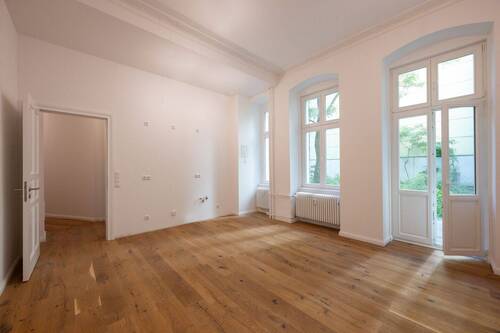 Offene Wohnküche - Großzügige Altbau 2-Zimmer Eigentumswohnung im urbanen Charlottenburg Wilmersdorf