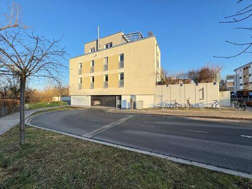 Tiefgarageneinfahrt - 