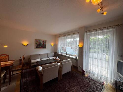 EG Wohnzimmer mit Zugang zur Terasse.jpg - 