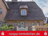 Hausansicht - Neuwertig - als Ferienwohnung genehmigt - Doppelhaushälfte unter Reet im Süden von Westerland