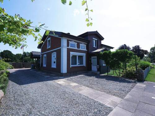 Straßenansicht der Immobilie - 6 Zimmer Einfamilienhaus zum Kaufen in Rieseby