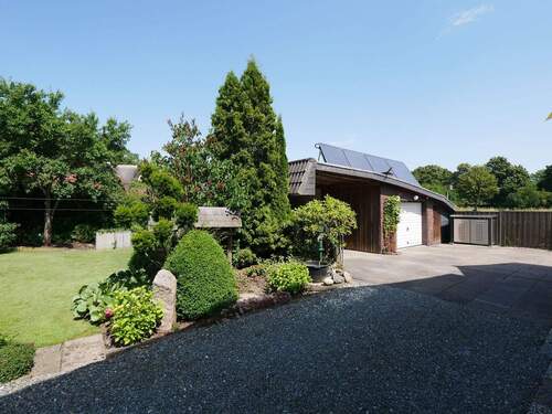Blick auf die Nebengebäude und den Garten - Einfamilienhaus mit 217,70 m&sup2; in Rieseby zum Kaufen