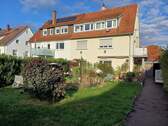 Garten Hausansicht - Mehrgenerationenhaus mit großem Garten in Stuttgart-Weilimdorf - sanierungsbedürftig