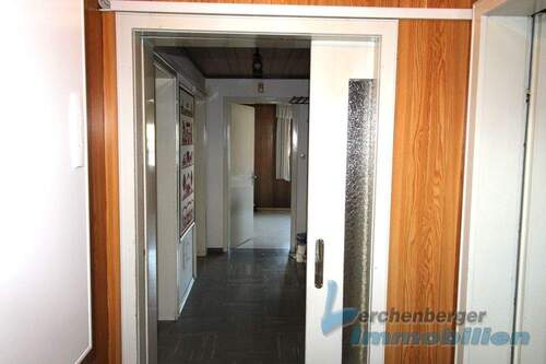 Flur.jpg - 6 Zimmer Einfamilienhaus in Wallerfing