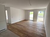 Ess- und Wohnzimmer - 2,5 Zimmerwohnung mit Süd-Terrasse Wohnung Nr. 2 mit Garten