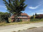 Blick vom Deich - Historisches Fachwerkhaus in erster Reihe direkt am Deich