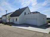 Ansicht vorne mit Garage - 4 Zimmer Einfamilienhaus zum Kaufen in Heidenheim