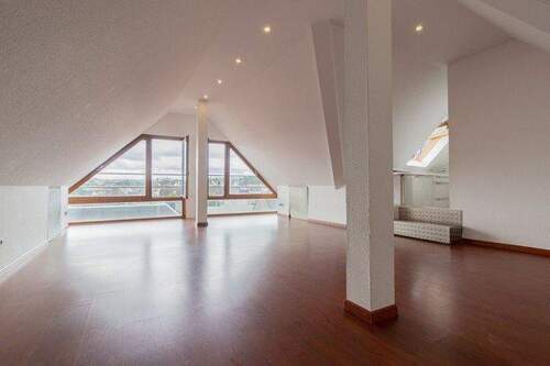 Impression Wohn-/Esszimmer - Stilvolle Dachgeschosswohnung mitten im Zentrum von Andernach!