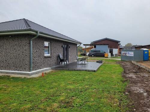 Blick auf die Terrasse - 4 Zimmer Bungalow in Süderbrarup