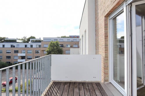 Homestaging Balkon (KI-generiert) - unmöbliert - 