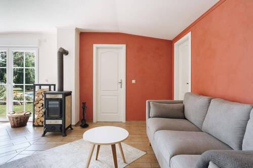 Wohnbereich mit Kaminofen - 3 Zimmer Bungalow in Wusterwitz