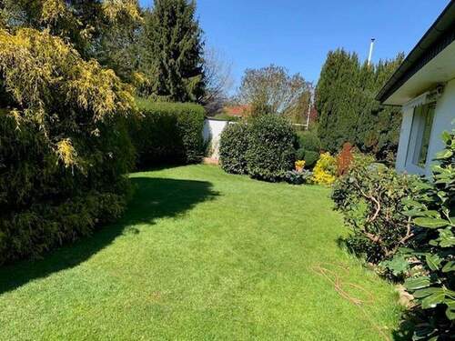 Westseite - 4 Zimmer Einfamilienhaus in Bönningstedt