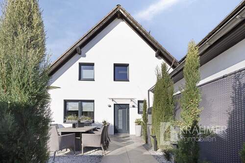 Vorderansicht Haus - 3 Zimmer Einfamilienhaus zum Kaufen in Meerbusch