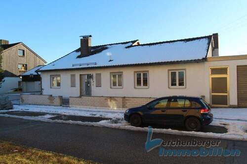 Hausansicht3.jpg - ***Vielseitig nutzbares Einfamilienhaus mit Gewerbefläche in Straubing-Ittling***