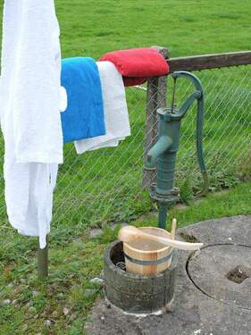 Schwengelpumpe Hausrückseite - 