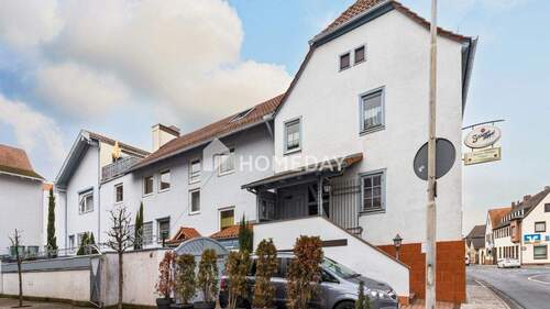 Außenansicht 2 - Gepflegtes Mehrfamilienhaus mit vier Wohnungen, Restaurant, Terrasse und Hof in Sulzbach am Main
