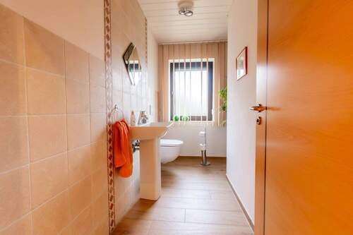 Gäste Toilette EG (Dusche möglich) - 