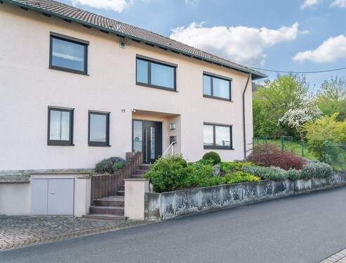 Ihr neues Zuhause: Einfamilienhaus mit ELW - 8 Zimmer Mehrfamilienhaus, Wohnhaus in Erlabrunn