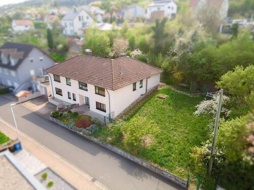Elegantes Einfamilienhaus mit ELW 97250 Erlabrunn - Mehrfamilienhaus, Wohnhaus mit 229,00 m² in Erlabrunn zum Kaufen