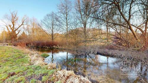 Garten mit Bachlauf - 