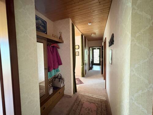 Flur und Garderobe EG - 