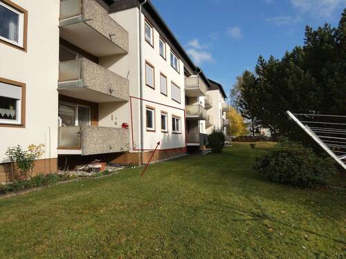 Blick vom Garten - Attraktive und ruhige Wohnung in 95138 Bad Steben.