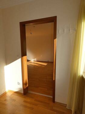 Blick vom Schlafbereich - Etagenwohnung mit 43,00 m&sup2; in Bad Steben zur Miete