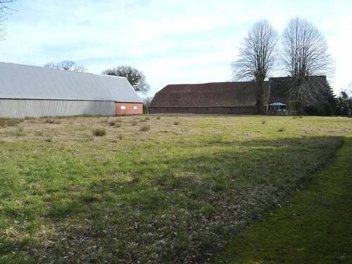 Landhaus mit Scheune und offener Halle - Landhaus mit Scheune und offener Halle in ruhiger Wohnlage