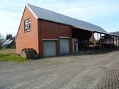 Offene Halle mit Garagen - 5 Zimmer Mehrfamilienhaus, Wohnhaus in Friedeburg