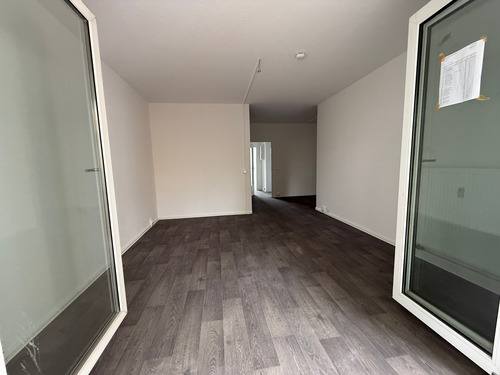 Blick ins Wohnzimmer - Einziehen & Wohlfühlen - Frisch sanierte 4-Raum-Wohnung mit Flair